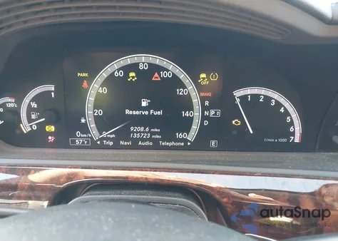 2013 Mercedes-Benz S 550 z USA, uszkodzony, nr VIN WDDNG7DB9DA495780